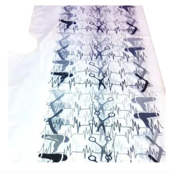 Capas Plásticas Descartables Estampadas  X 50u. Peluquería - Imagen 4