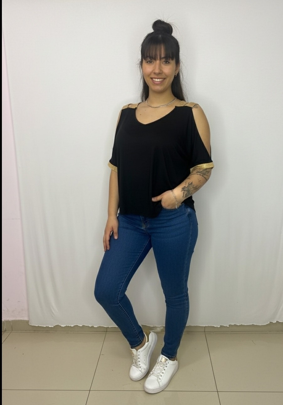 Art.5172 Remera con Brillo  Dorado Hombro y Puño - Imagen 2