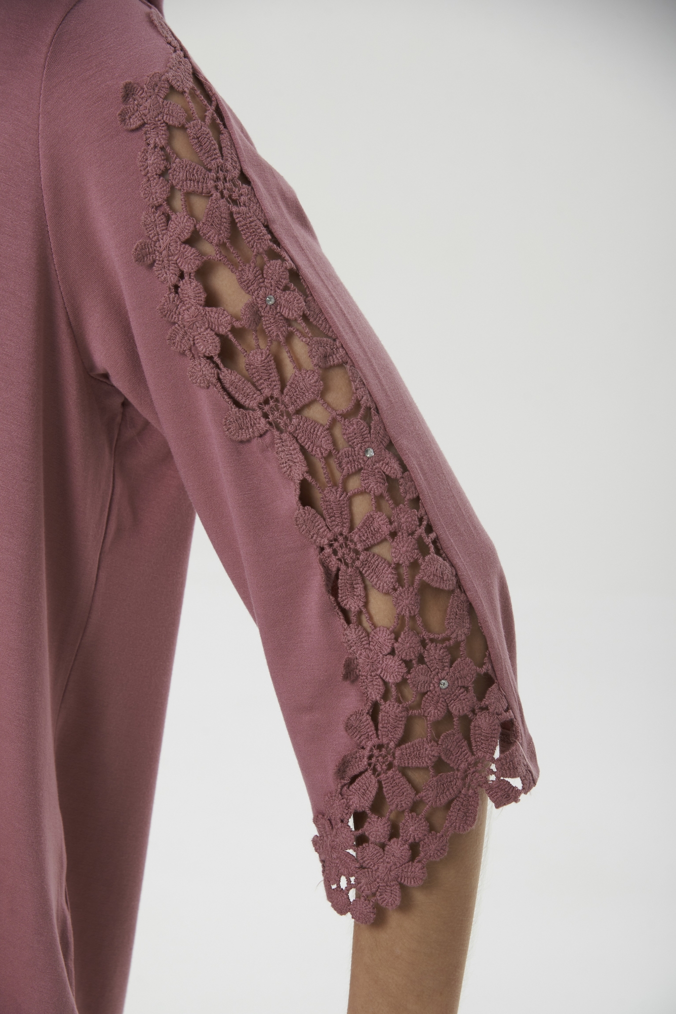 Art 1835 . Cuello Aplique Flor / Brillos - Imagen 2