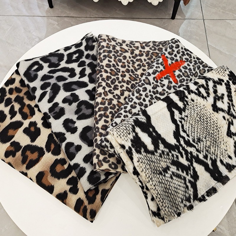 Ruana Pashmina Animal Print Grande 200x80cm - IMG_4516.jpeg