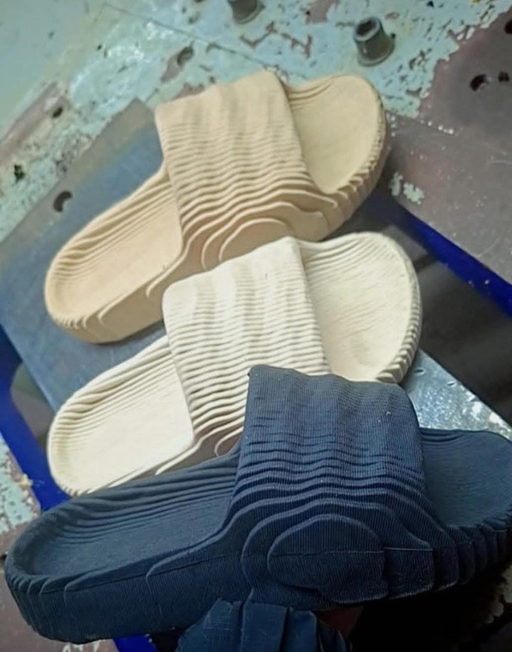 Adilette Unisex - Imagen 9