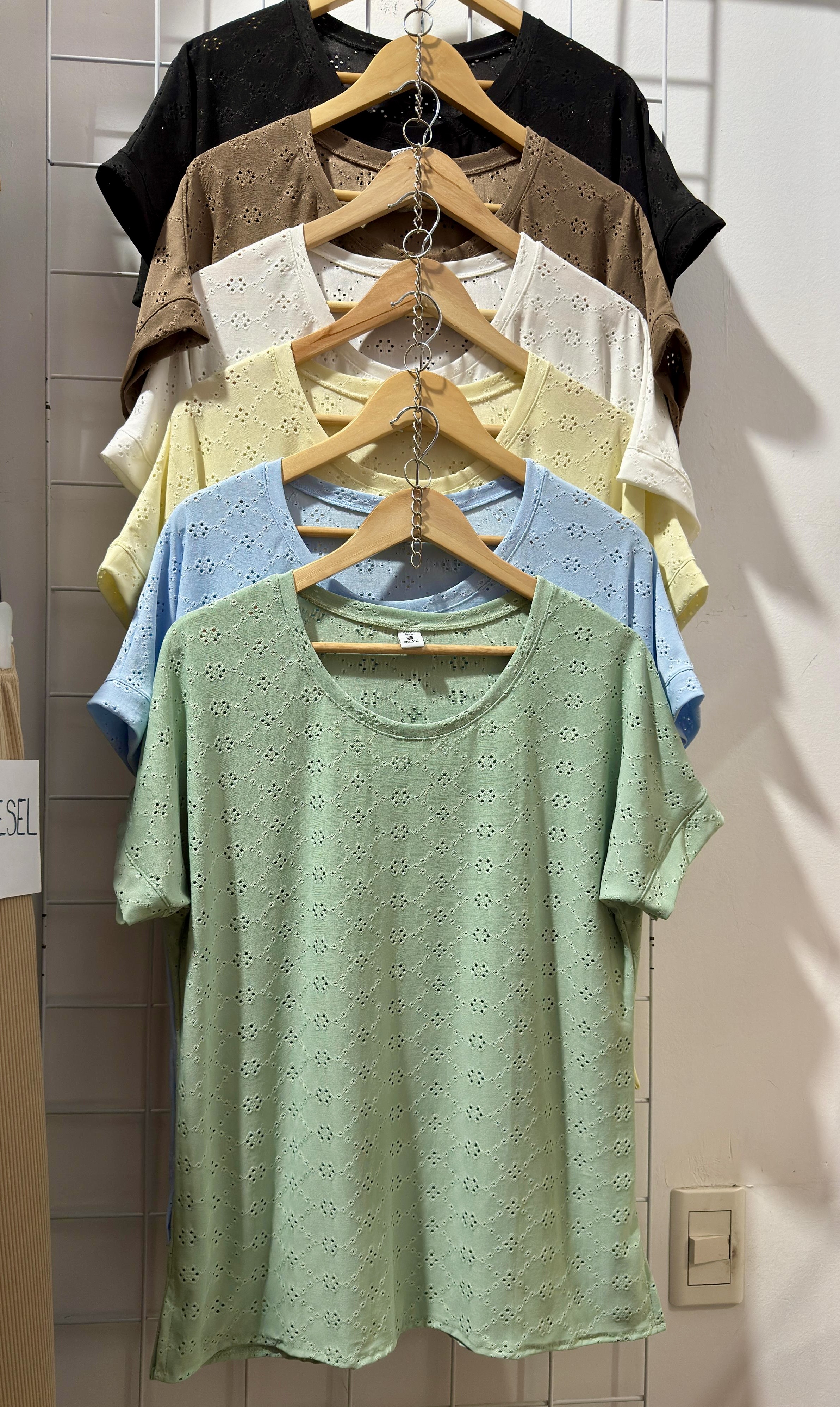 Remera de Broderie - d7c9ccf7-4dd2-45ba-86f0-a859c6340126.jpeg
