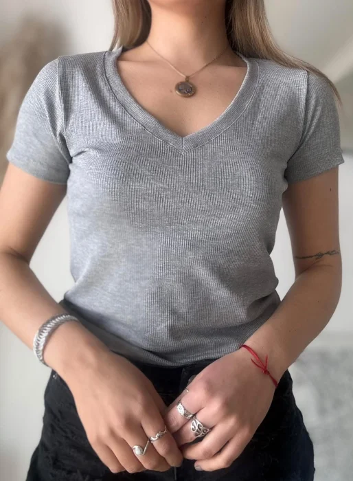 Remera  Cuello V
