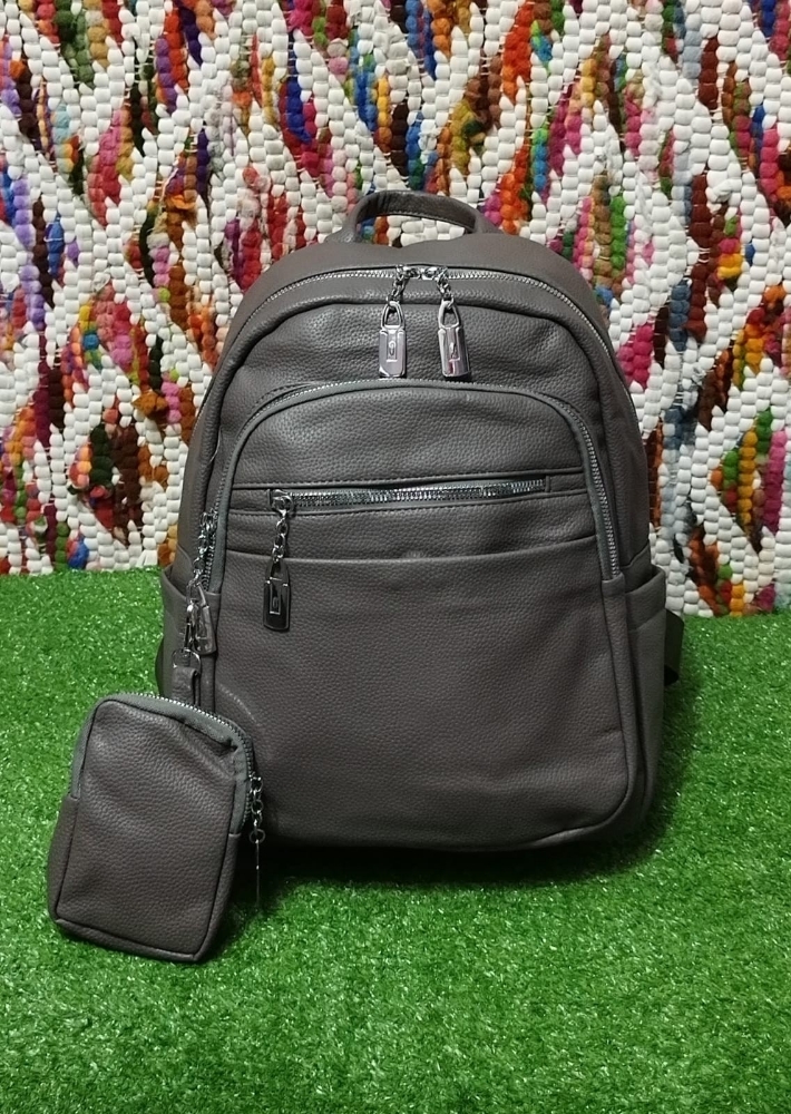 Mochila Cuero Pu Entra una Carpeta A4
excelente Calidad. - Imagen 1