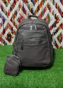 Mochila Cuero Pu Entra una Carpeta A4
excelente Calidad.