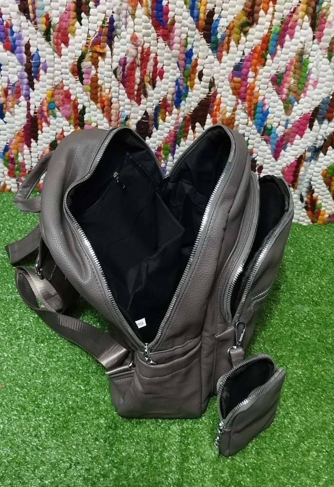 Mochila Cuero Pu Entra una Carpeta A4
excelente Calidad. - Imagen 4