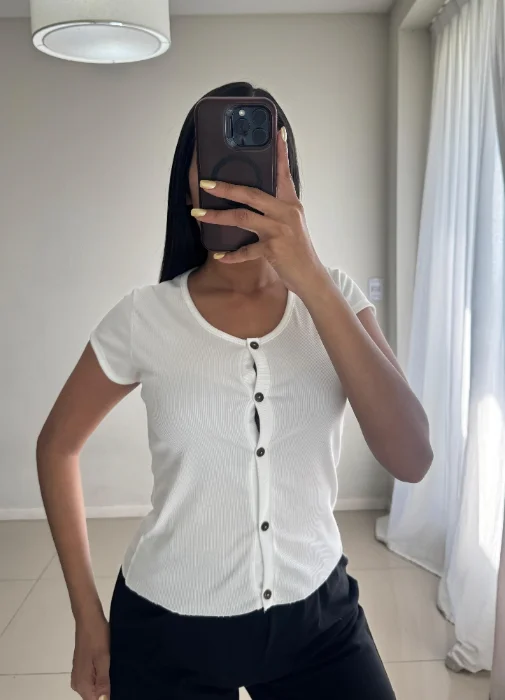 Remera Básica con Boton