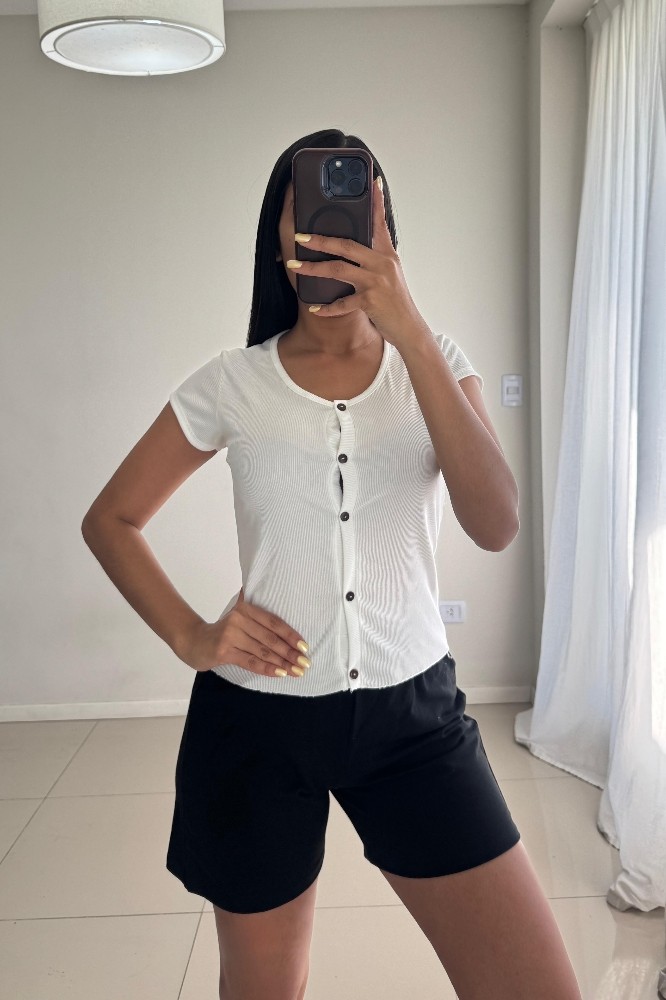 Remera Básica con Boton - Imagen 2