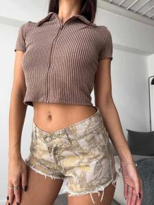 Short Estampado Dorado