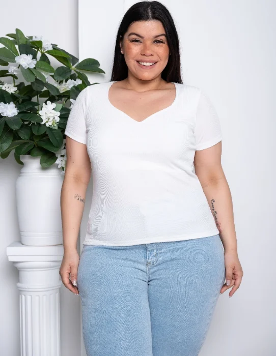 Remera Escote Corazón (cherry