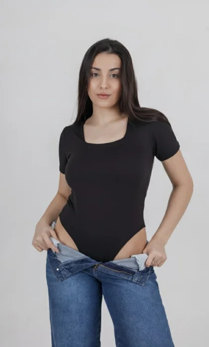 Body Cuello Cuadrado de Microfibra