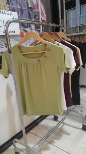 Remera con Frunce y Botones Modal Viscosa