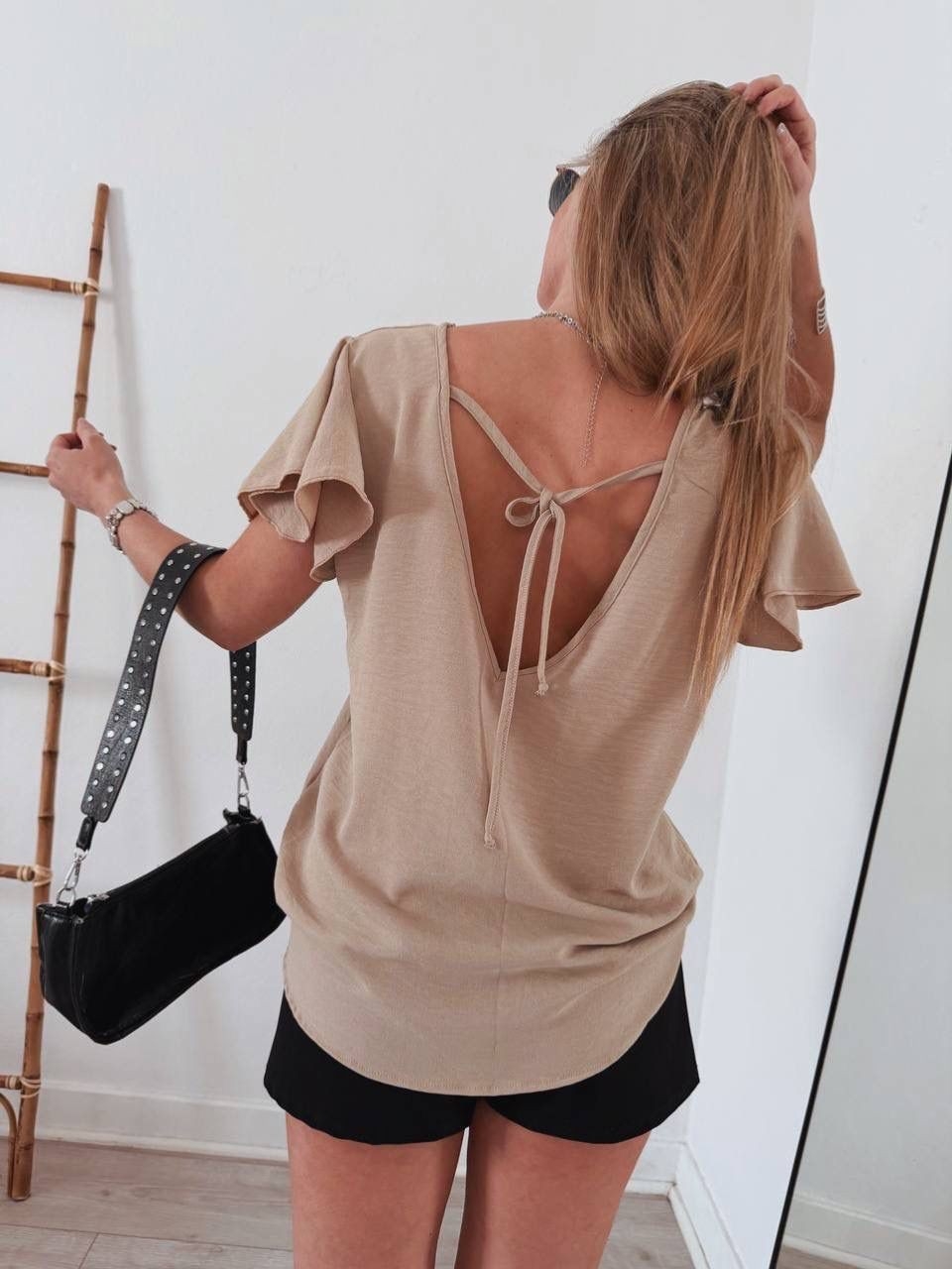 Blusas en Cuello V - Imagen 2