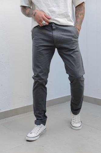Corte Chino. Semi Chupin Color Gris Topo