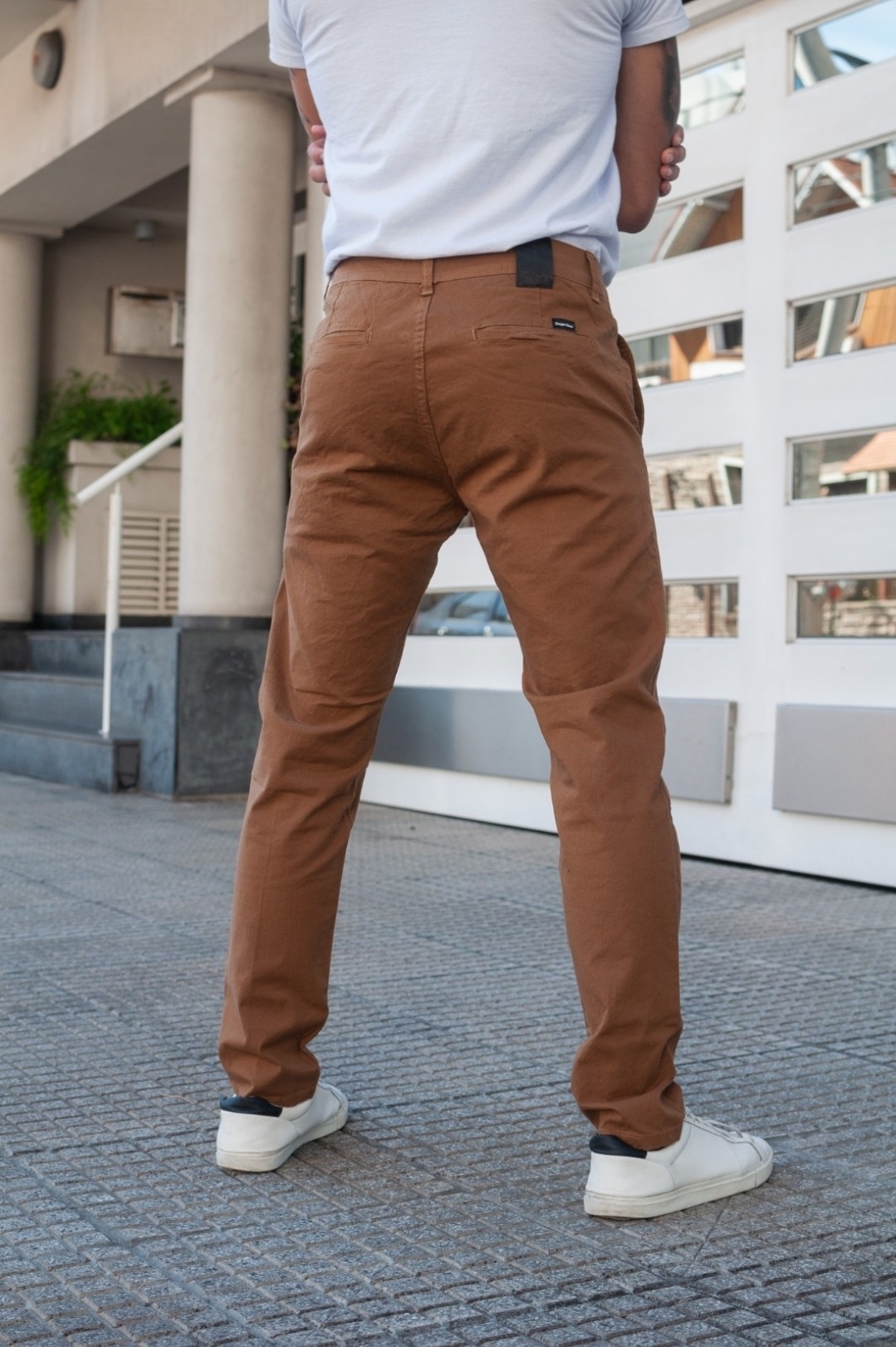 Corte Chino. Semi Chupin Color Almendra - Imagen 2