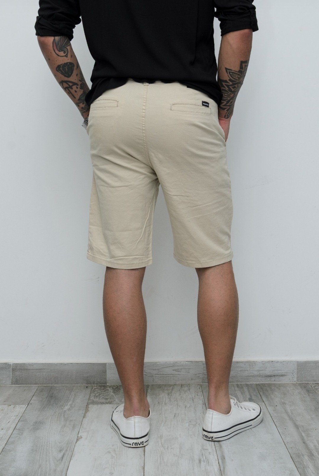Bermuda Corte Chino Color Beigie - Imagen 2
