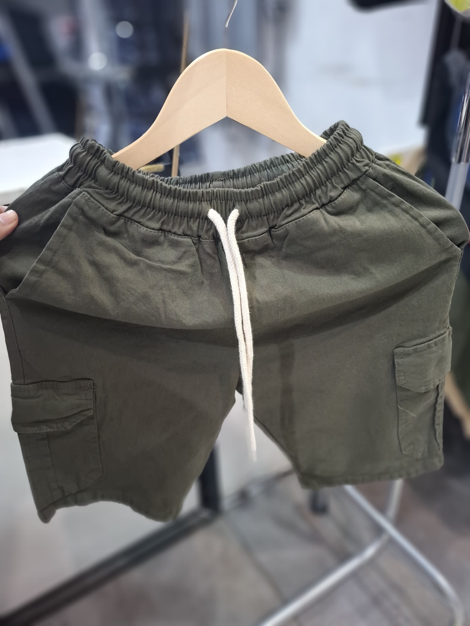 Bermudas  de Gabardina  con Cargo - Imagen 3