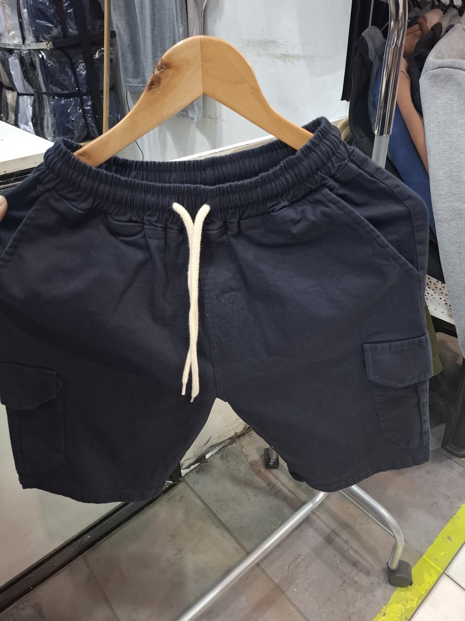 Bermudas  de Gabardina  con Cargo - Imagen 3