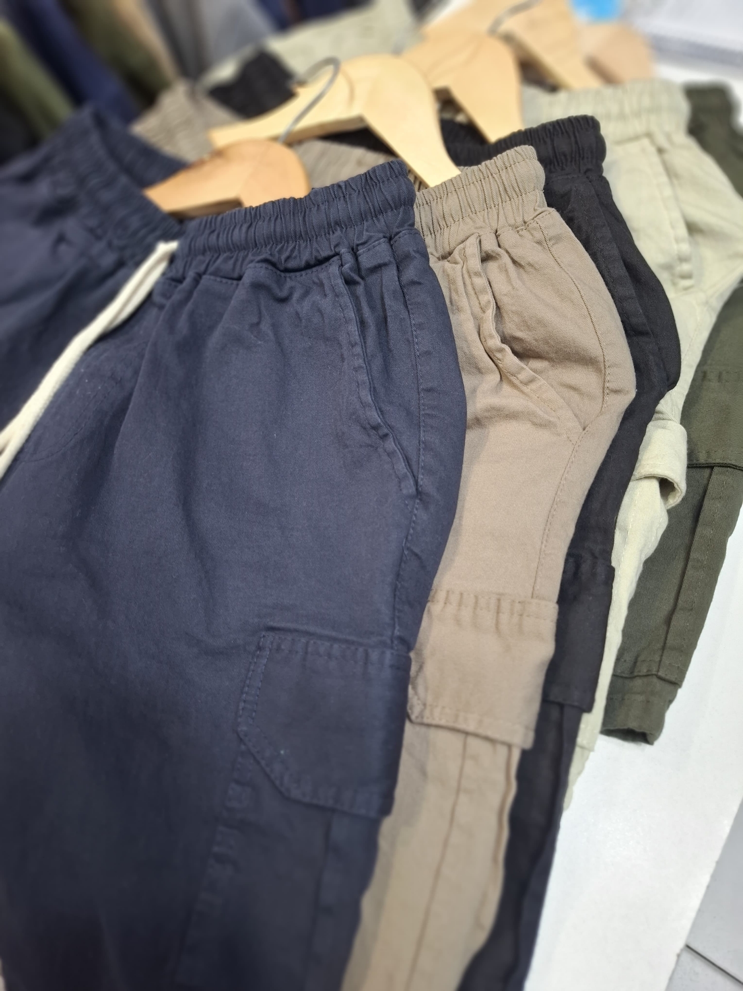 Bermudas  de Gabardina  con Cargo - Imagen 6