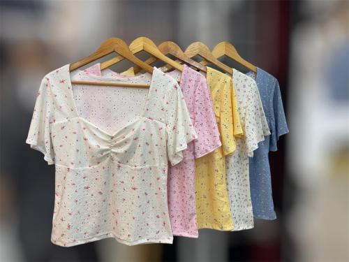 Remera Frunce Floreado