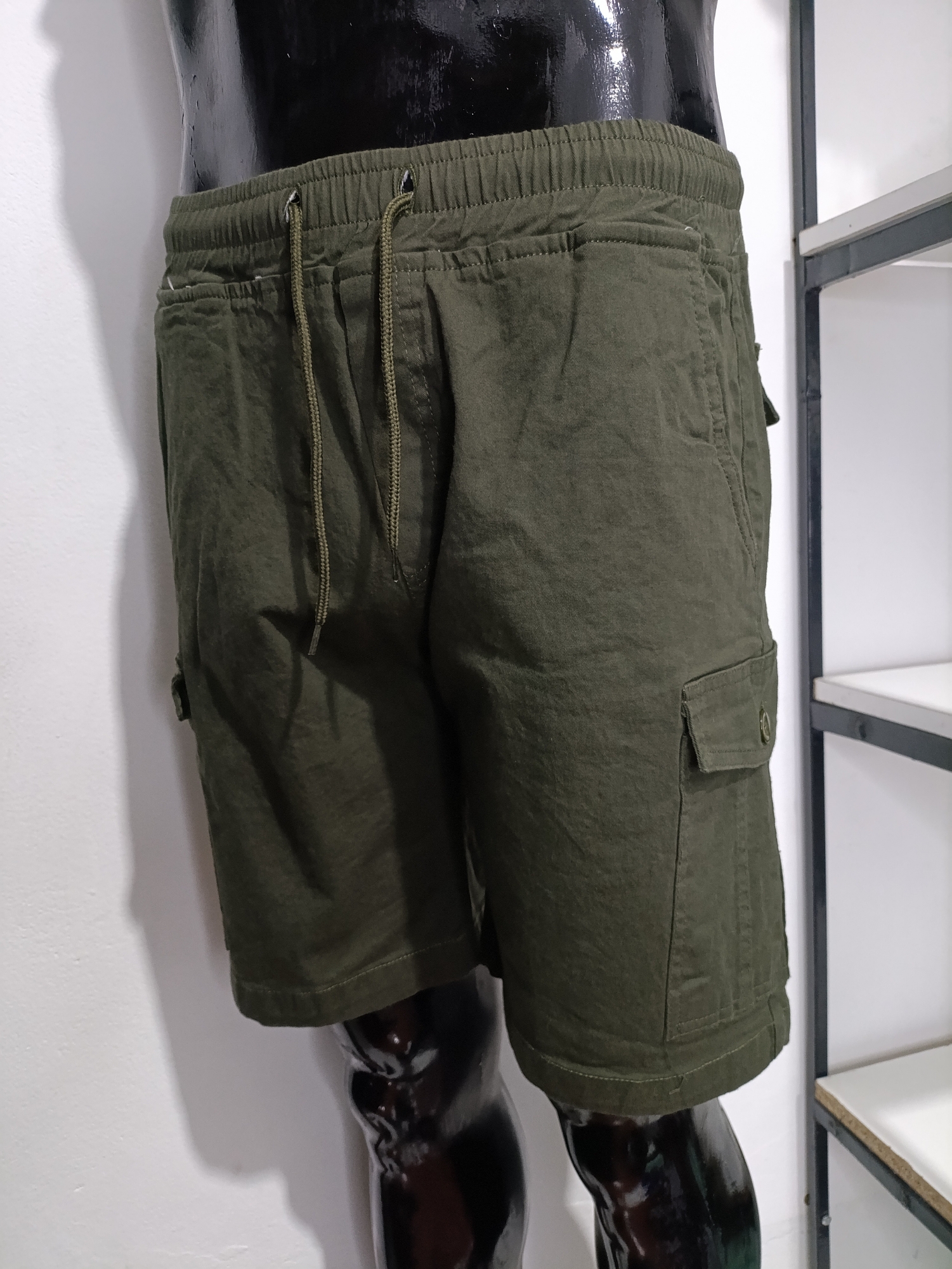 Bermudas Cargo de Gabardina Elastizada - Imagen 3