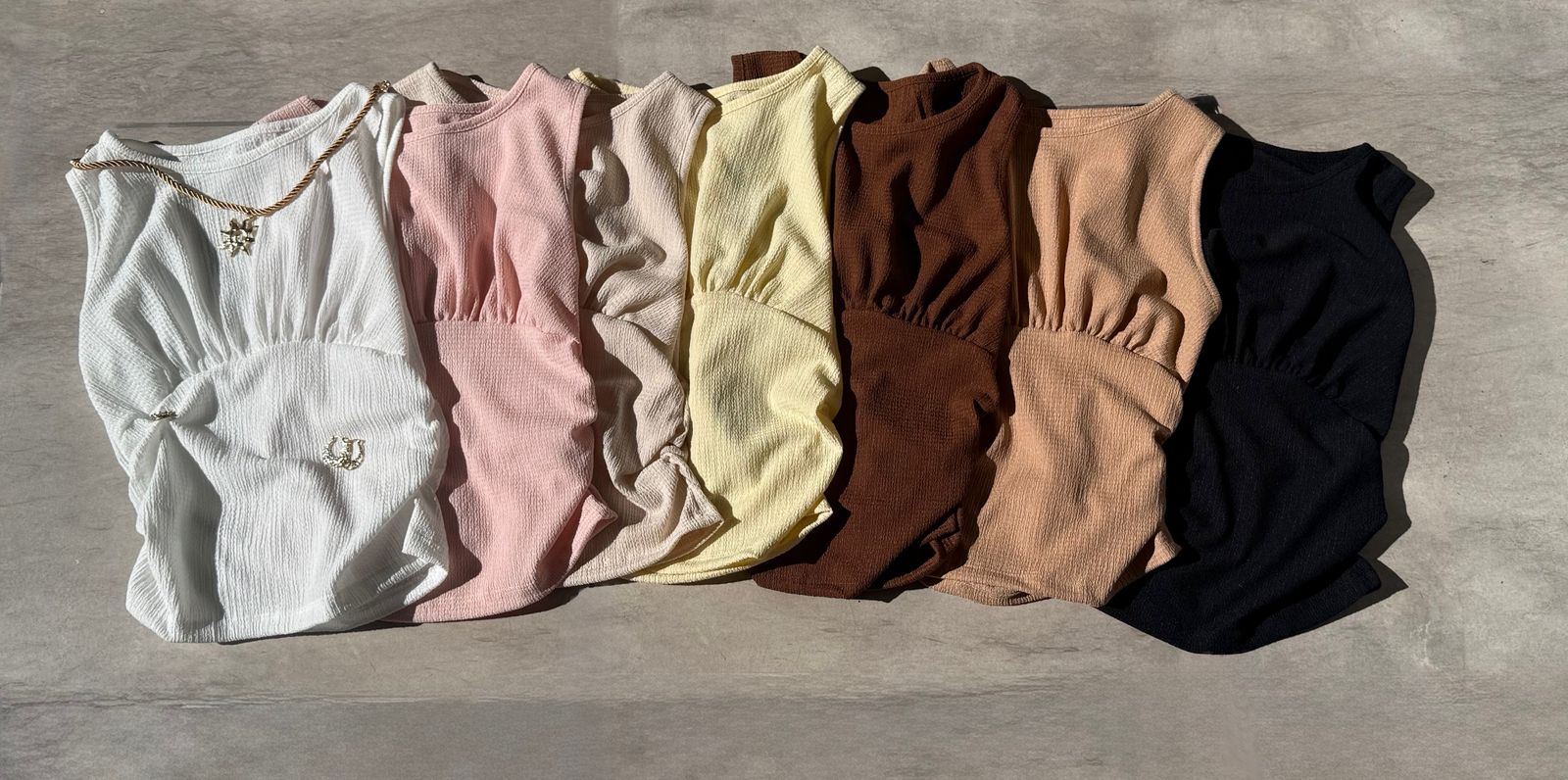 Musculosa Recortes Hawai Regina - ET05%20Musculosa%20Recortes%20Elastico%20Costado%20Hawai%20Mujer%20Regina%20Colores%20tendencia%20verano%202025%202026%20ET%C3%89REO.jpg