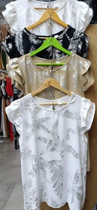 Blusa sin Manga Tiene al Honbro Boladito