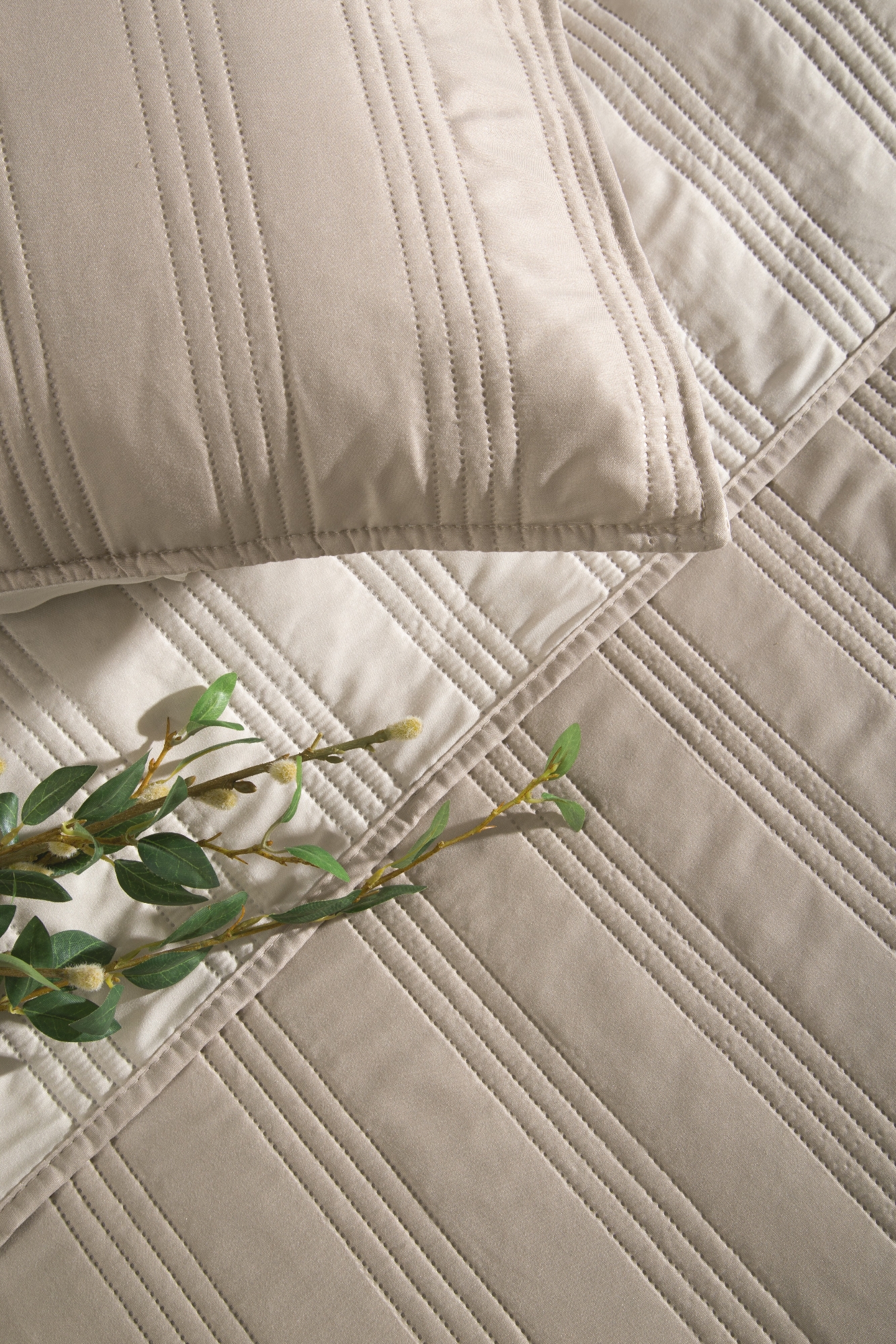 Cover Matelaseado 
" Alcoyana "
linea Estudio 

con Fundas de Almohadas - Imagen 2
