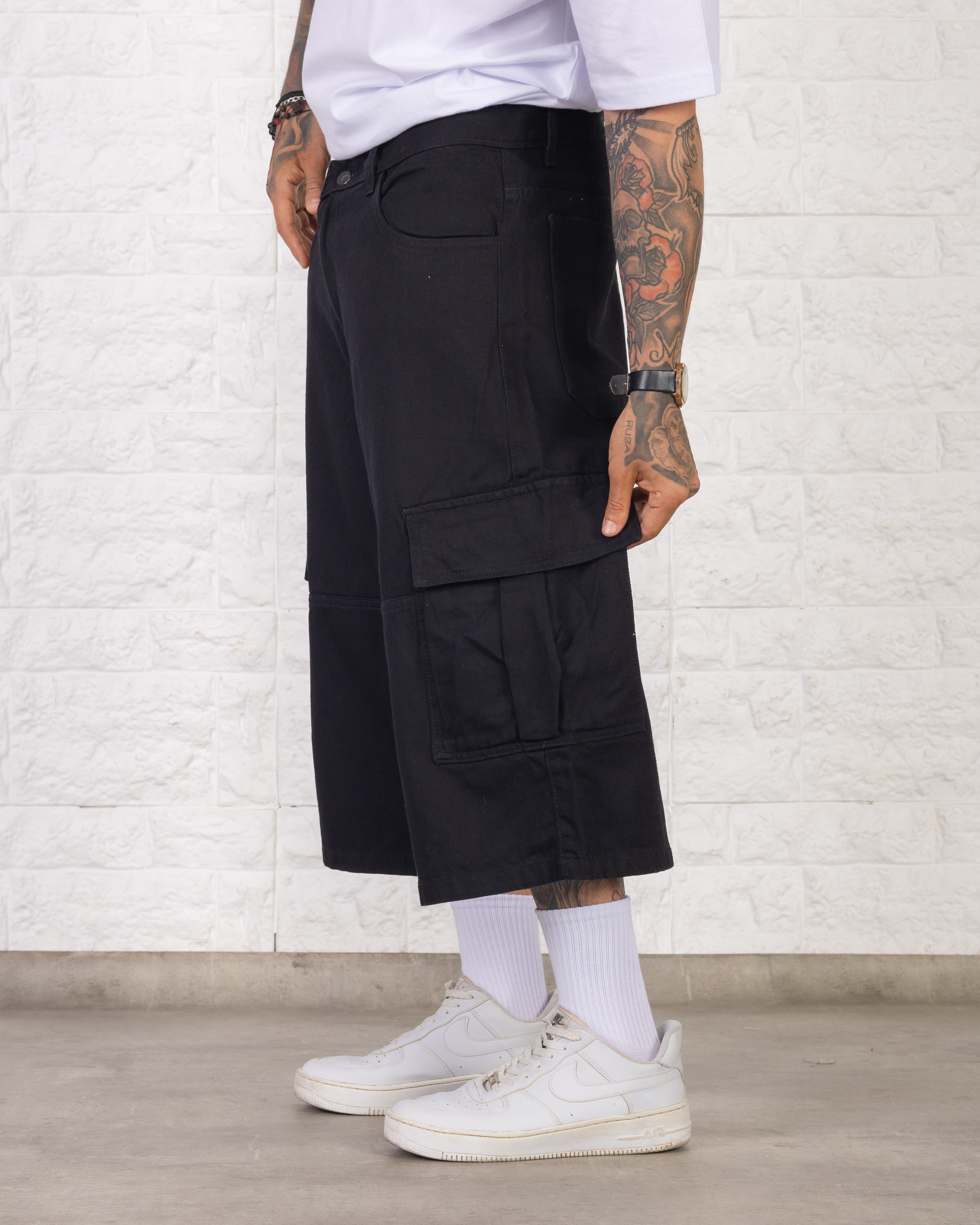 Bermuda Cargo Super Baggy Negro - frontal%20%20(4).jpg