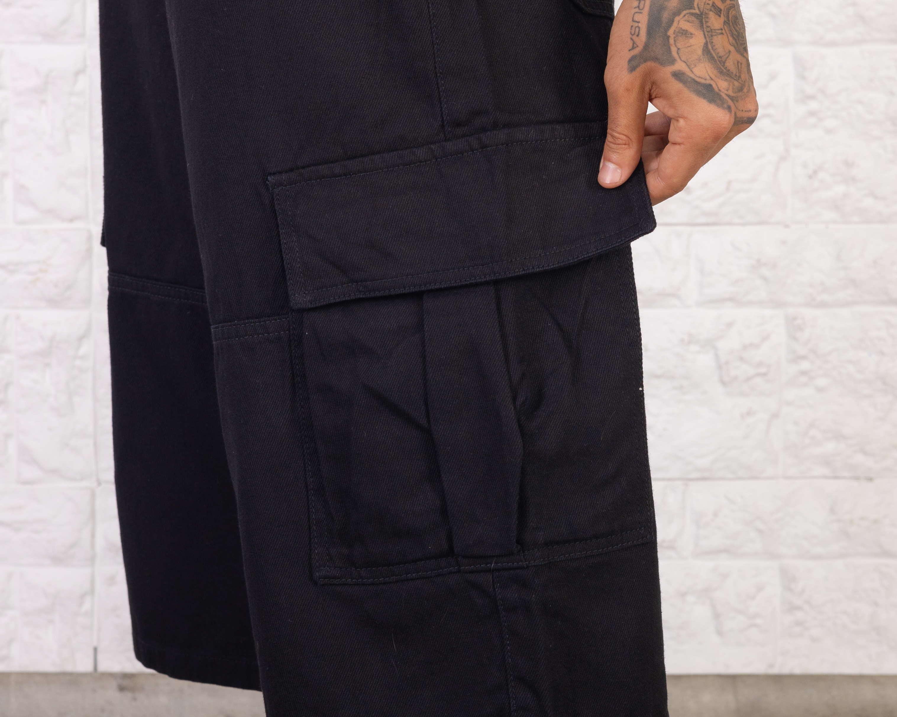 Bermuda Cargo Super Baggy Negro - detalle%205%20(3).jpg