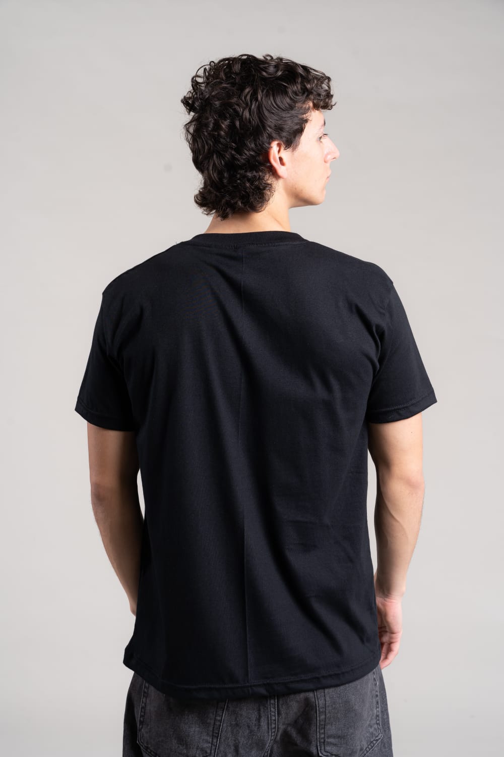 Remera Basica (el Eternauta) - 0b7ba40e-6b0a-4a66-924f-407dac23232d.jpg