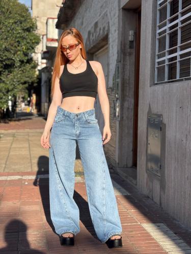 Jeans Celeste Rígido con Tachas