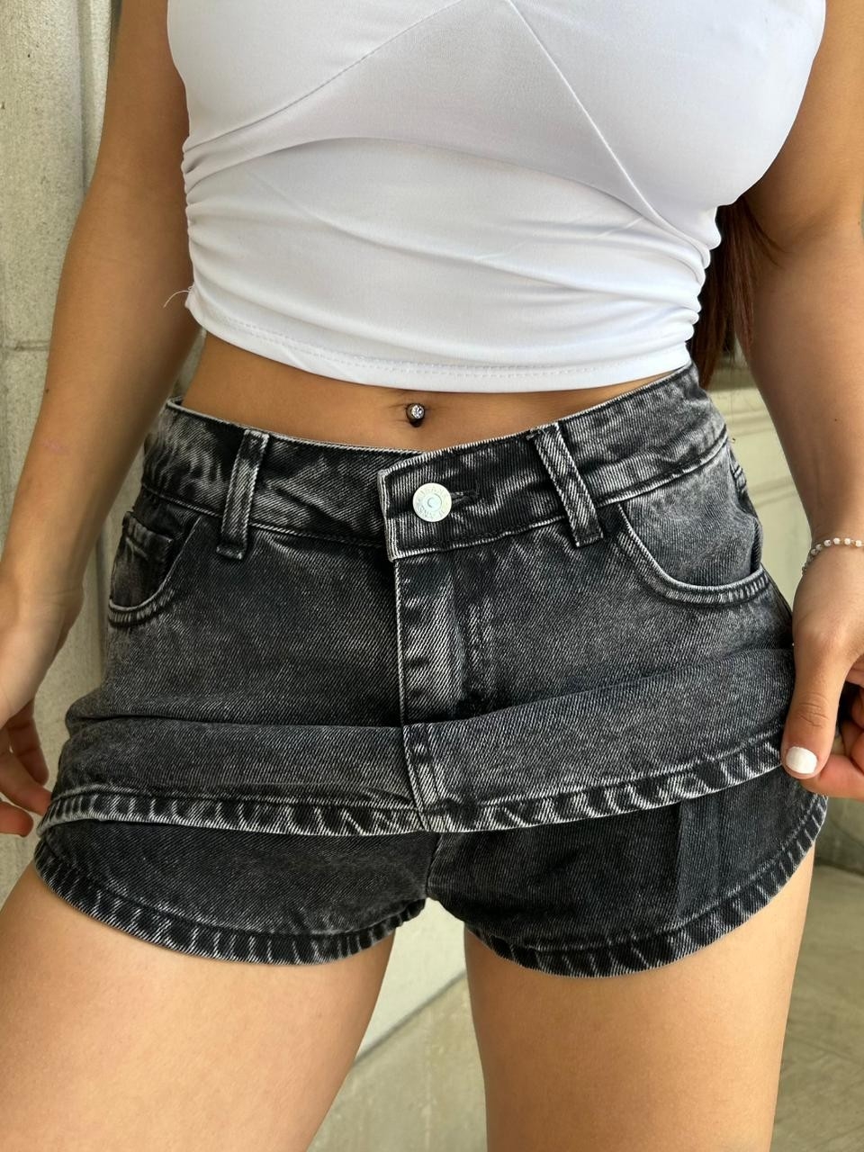 Short Pollera Tiro bajo Rígida Gray - Imagen 2