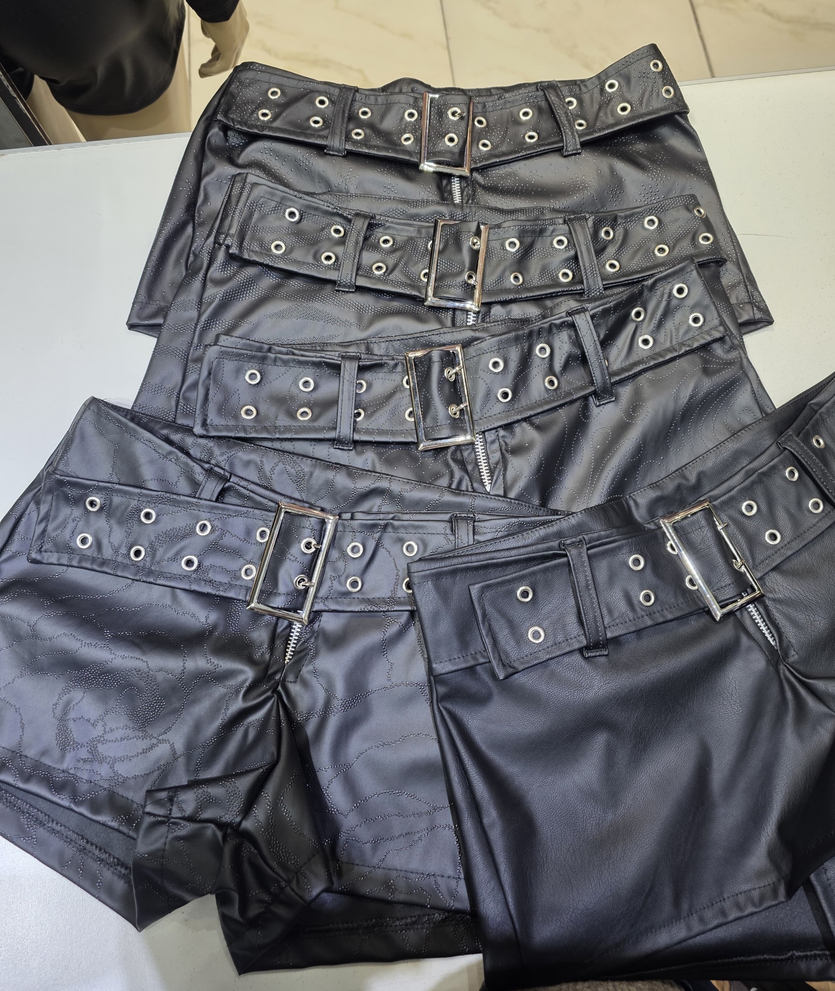 Short Cuerina con Hebilla - Imagen 3