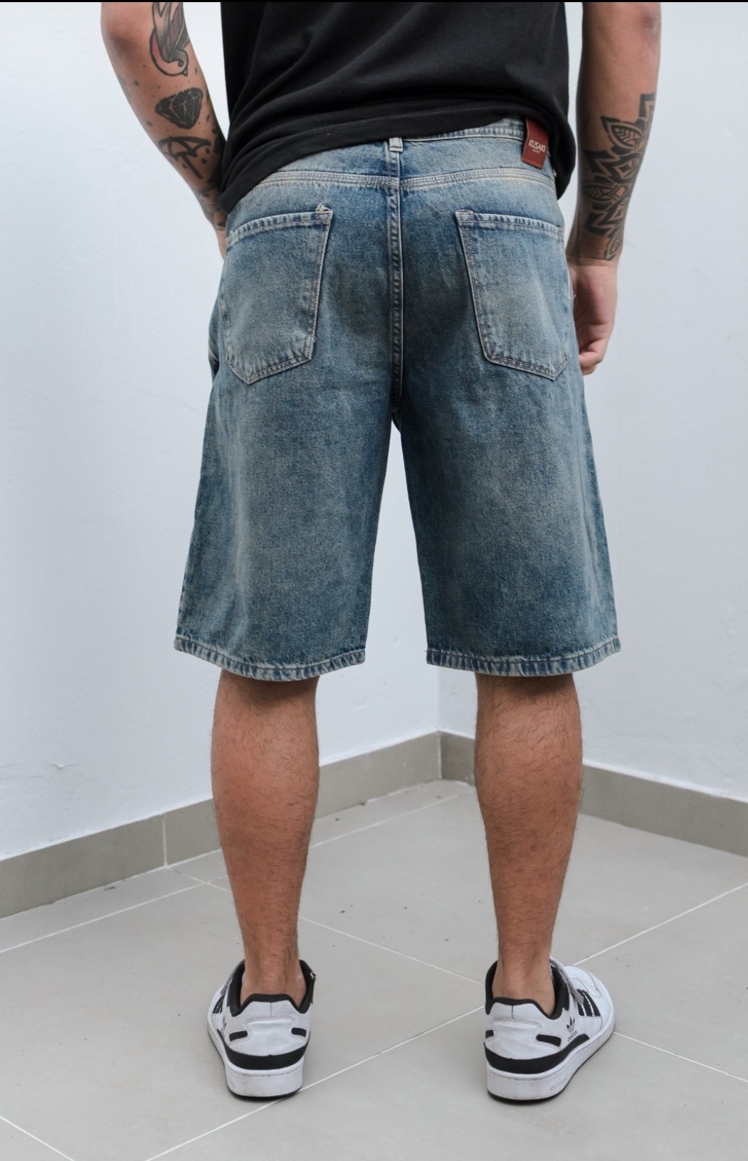Bermuda de Jeans Baggy Láser Matizado - Imagen 3
