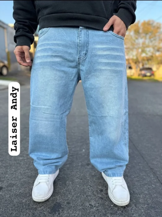 Jean Baggy Celeste Bigotes
