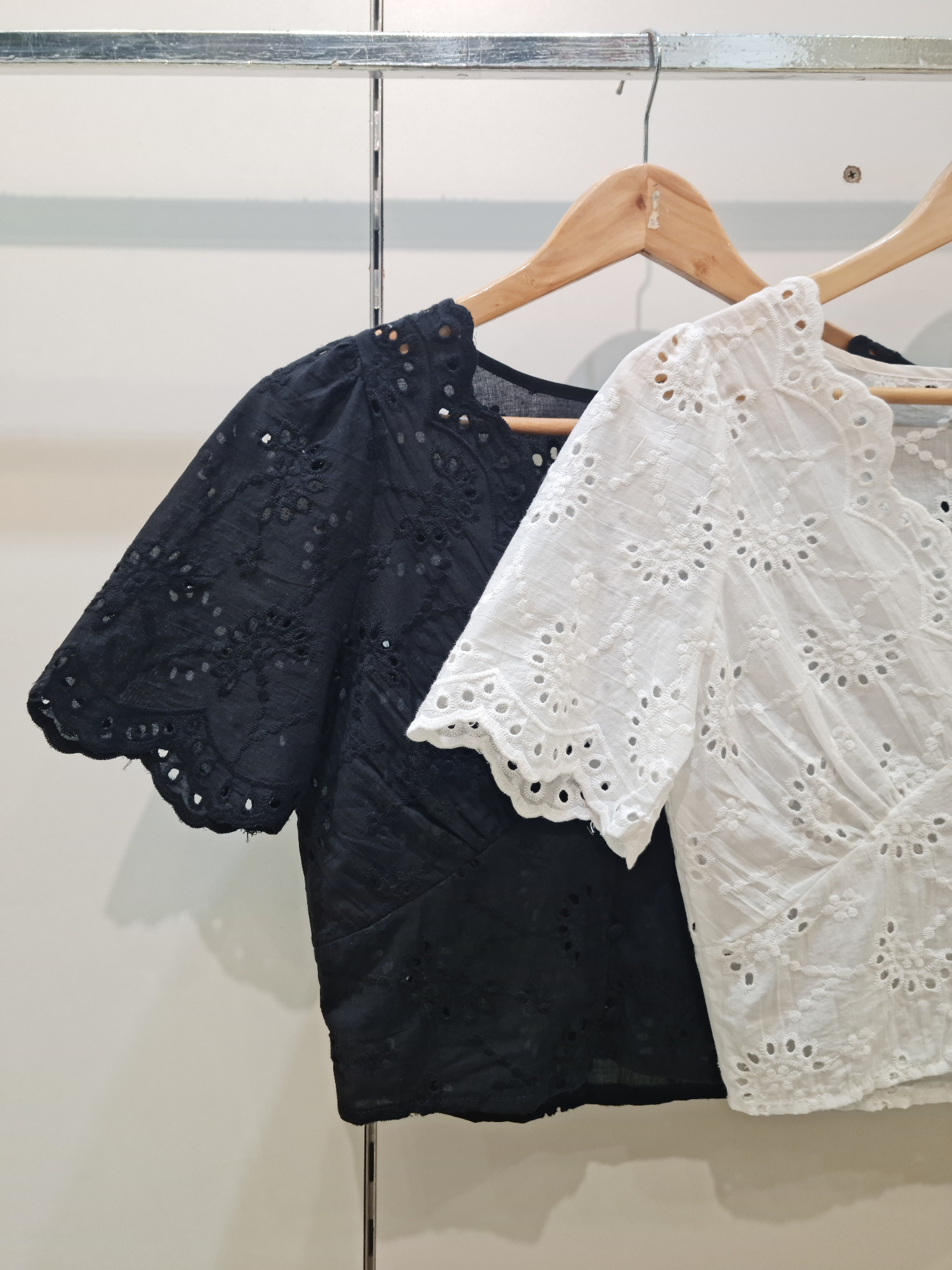 F121 Blusa Broderie V - Imagen 2