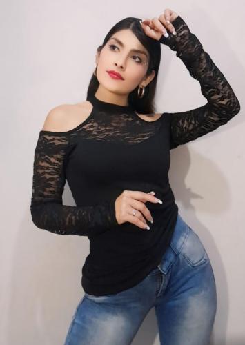 Art.5131  Remera Canesú y Manga Larga con Encaje y Viscoza