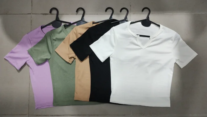 Remera Cuello V