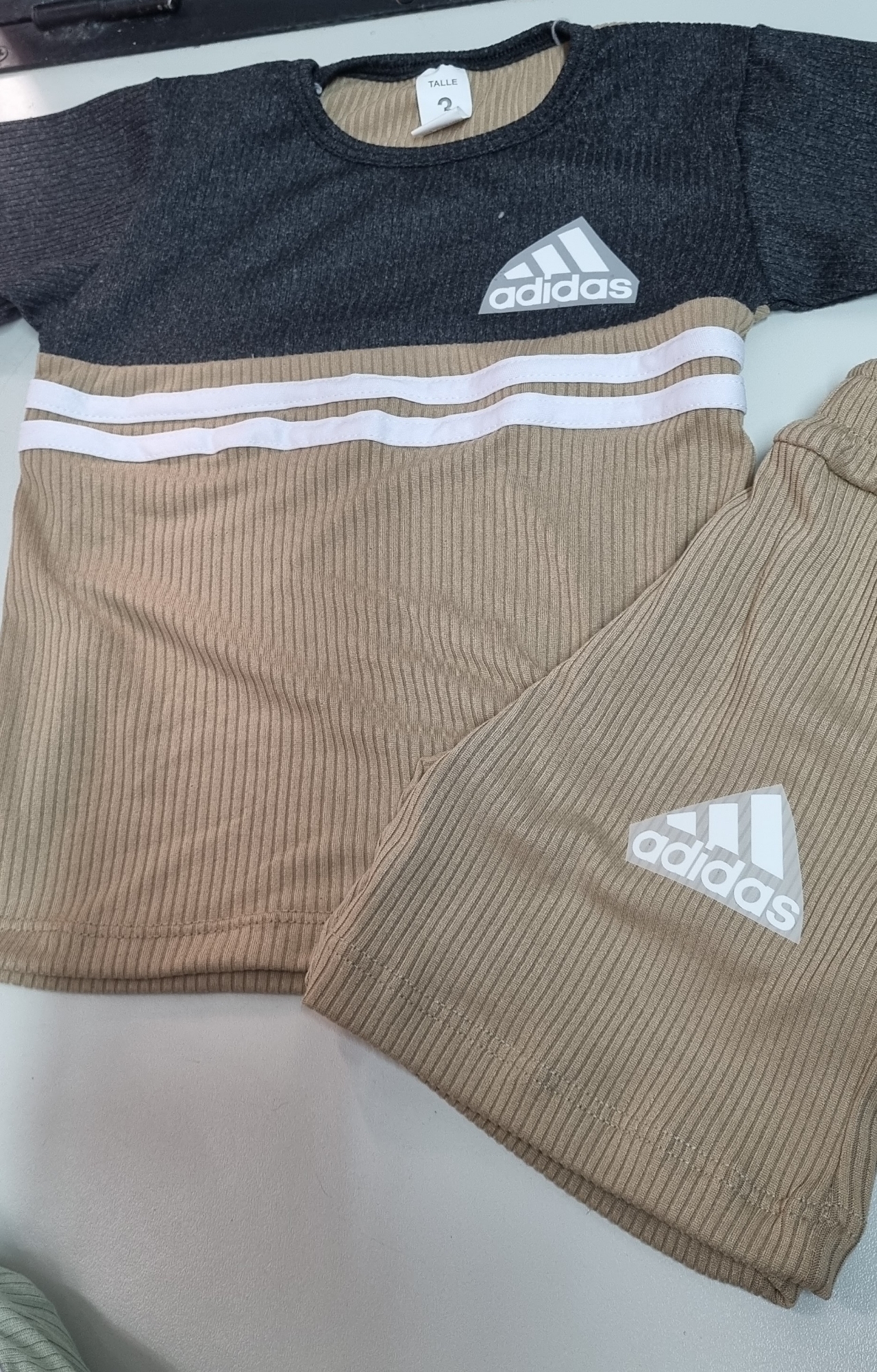 Conjunto Bebe Morley  Adidas 2 al 6 - Imagen 2