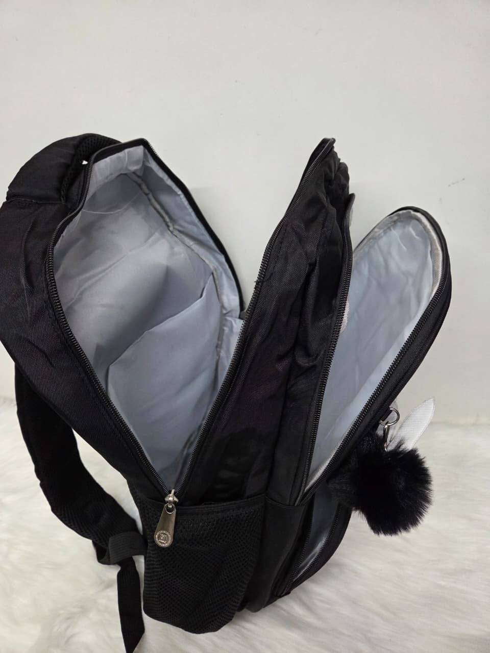 Mochila Grande con Pon Pon - Imagen 5