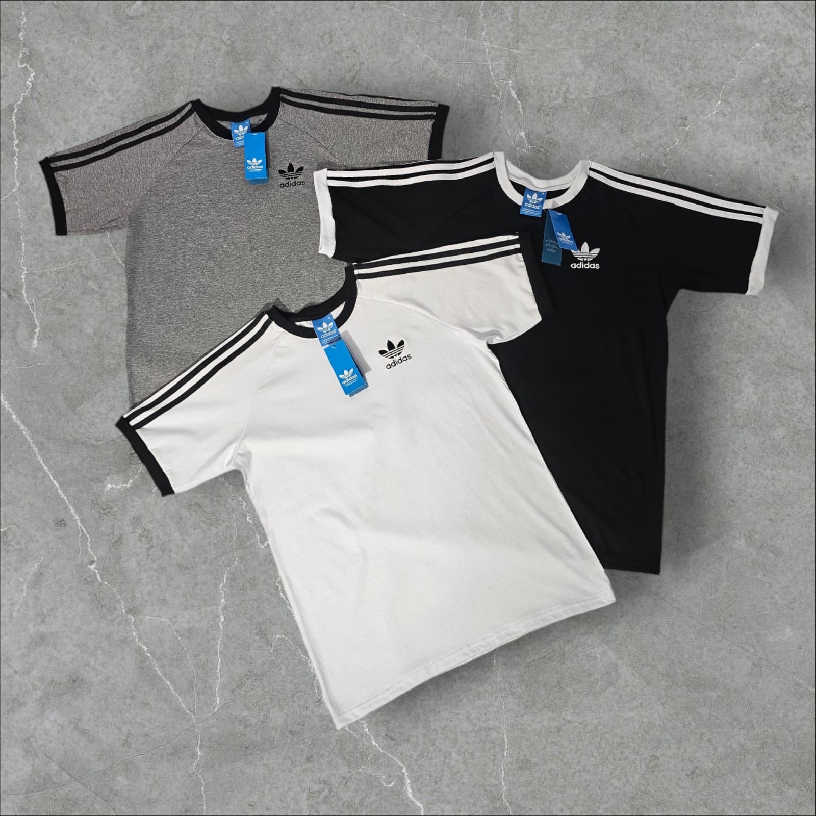Remera Adi Retro Algodón Peinado - Imagen 2