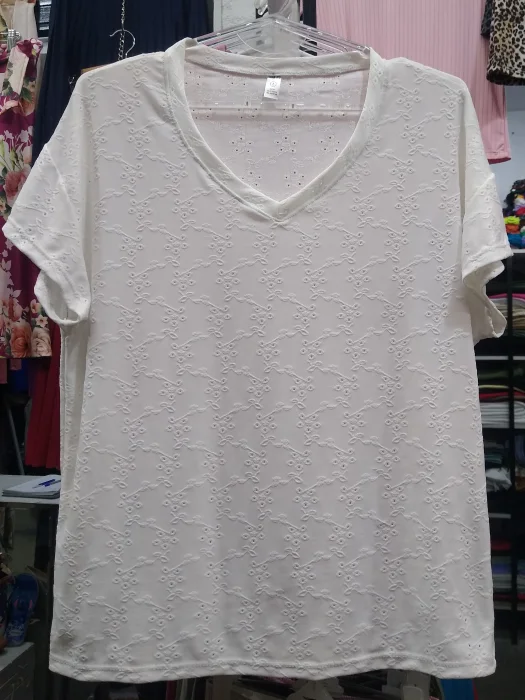 Remera de Brodery con Escote V