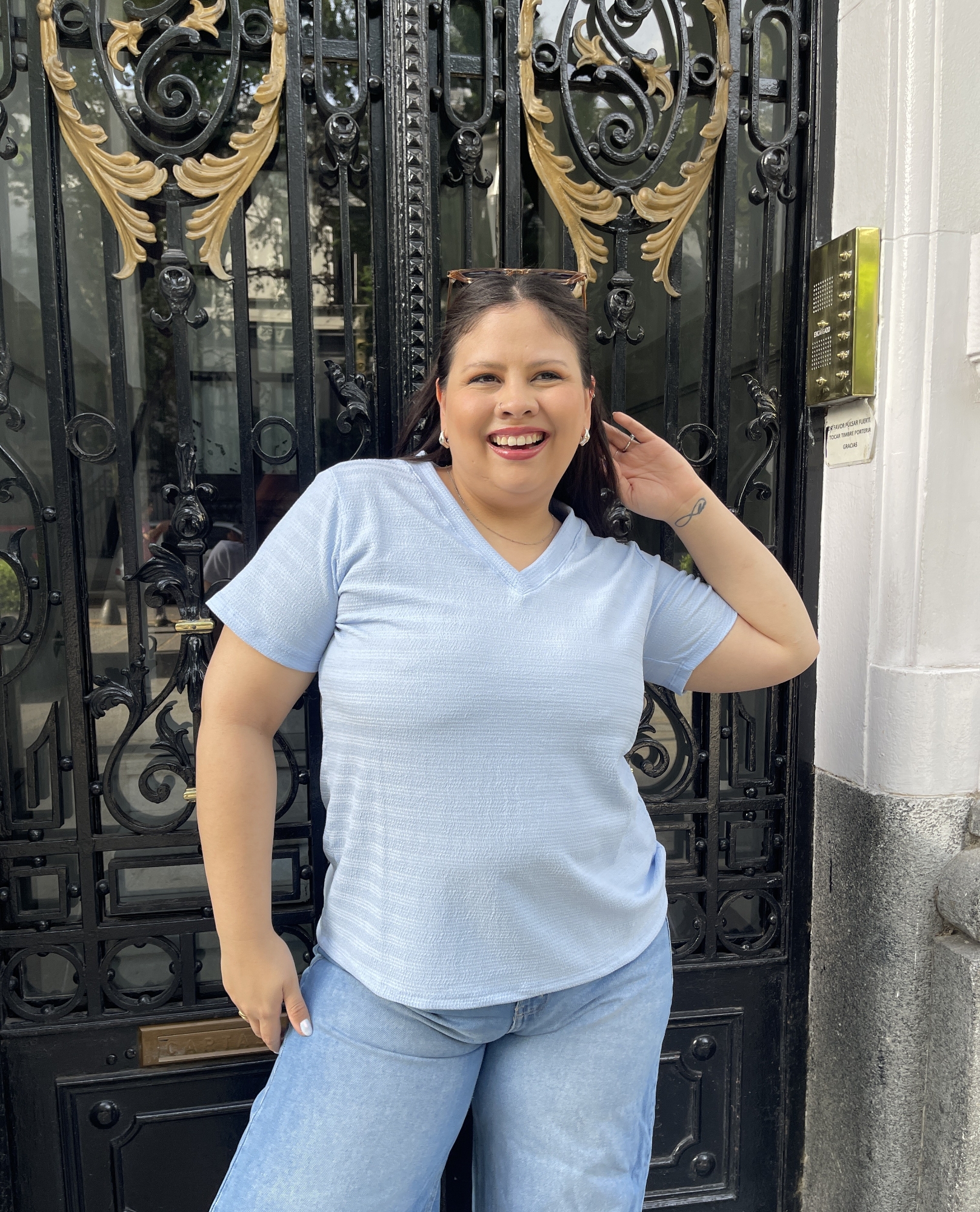 Remera Bruselas Fendi Cuello V - Imagen 2