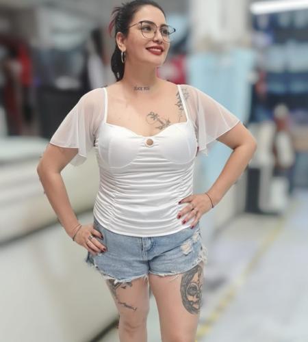 Remera con Mangas de Tul con Frunces y Mangas Sueltas