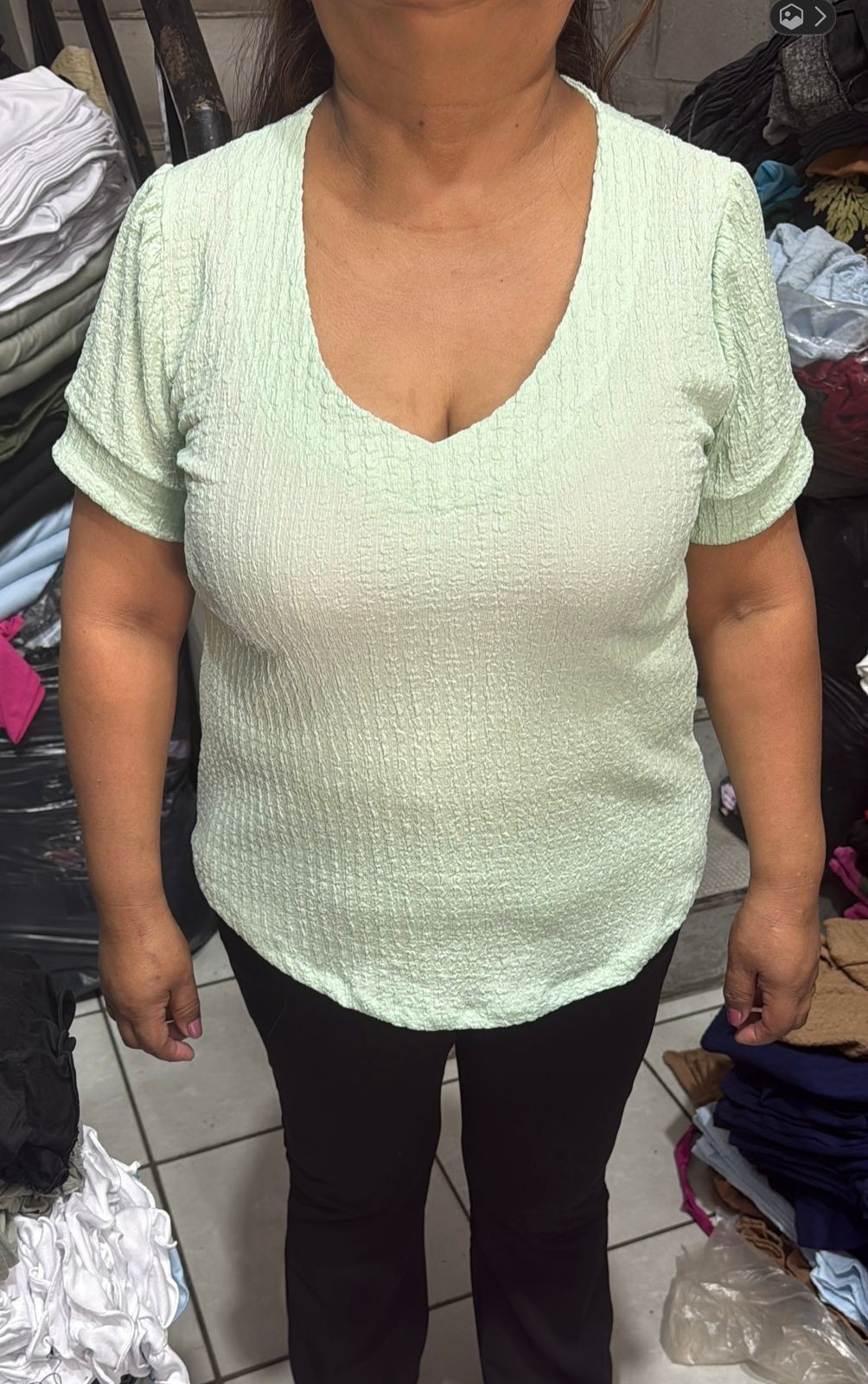 Remera de Brucela en V - Imagen 2