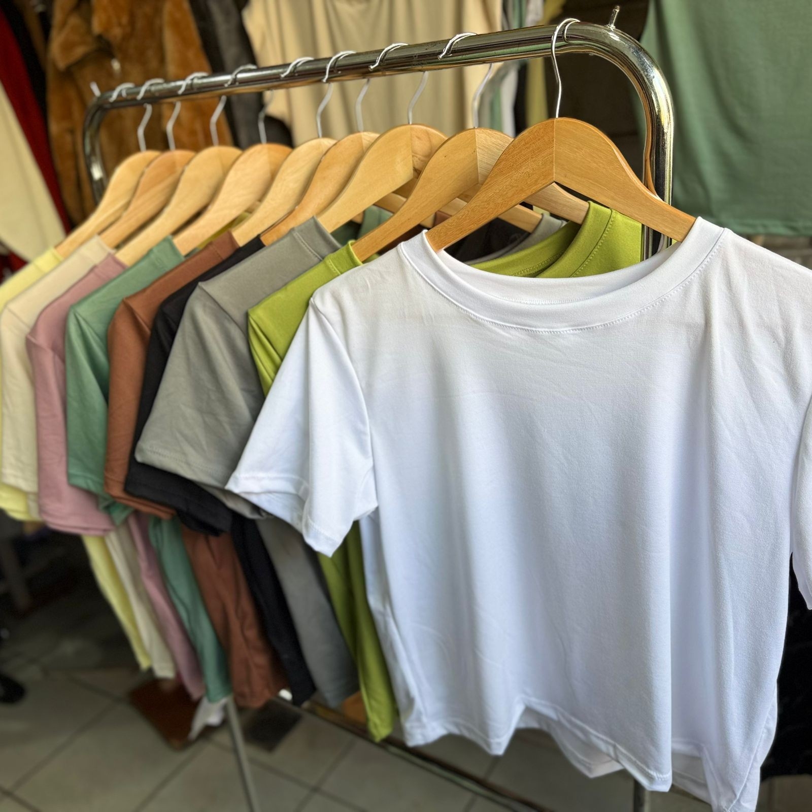 Remera  Cuadrada Estilo Crop - Imagen 2