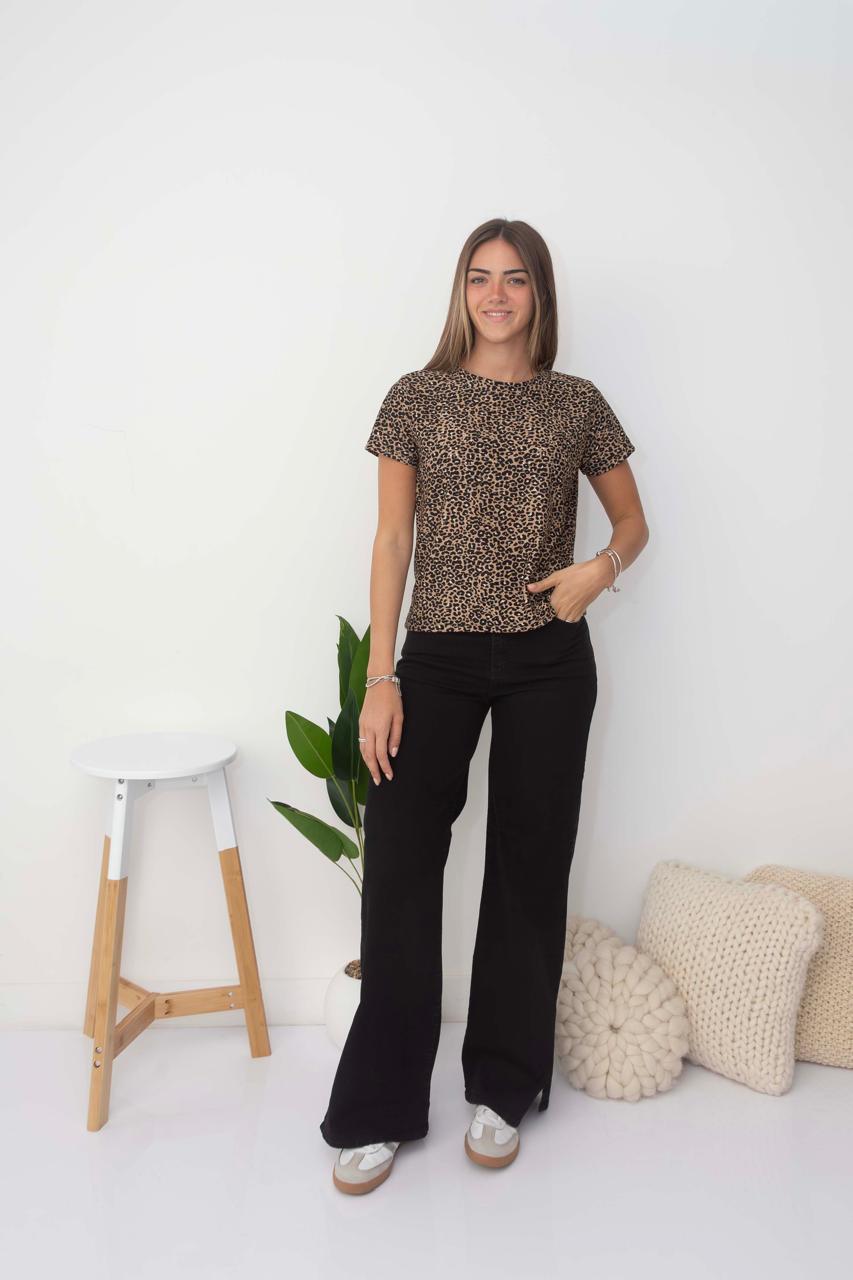 Remera Broderi Estampado - WhatsApp%20Image%202026-06-26%20at%201.21.04%20PM%20(2).jpeg