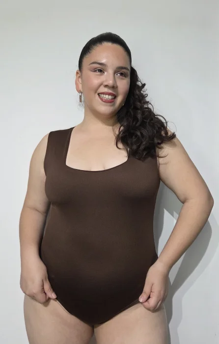 Body Cuadrado Musculoso de Microfibra