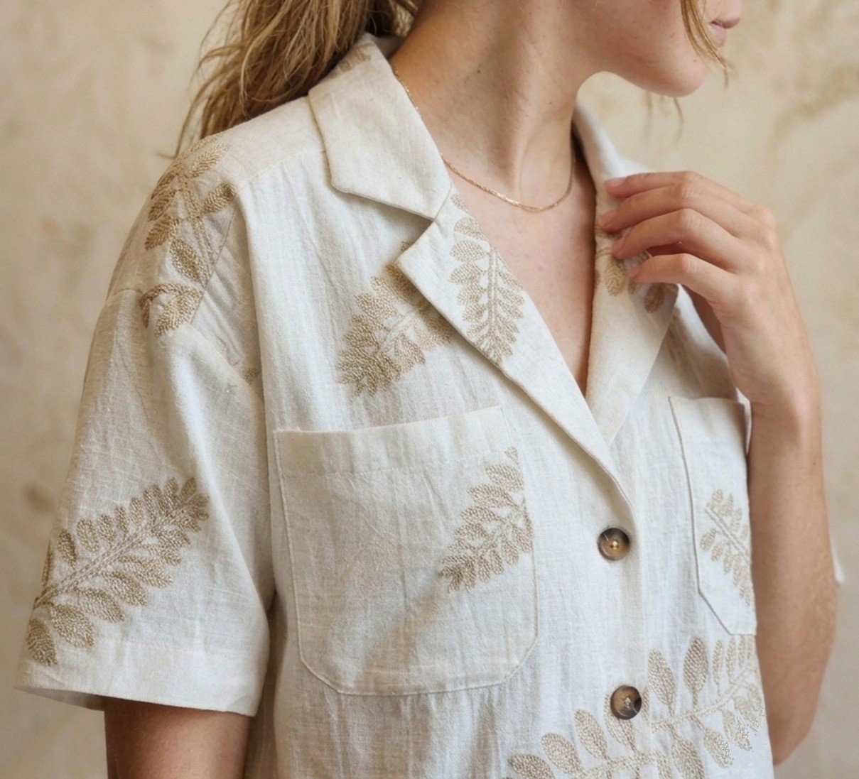 E019, Camisa Bordada Crop - Imagen 2